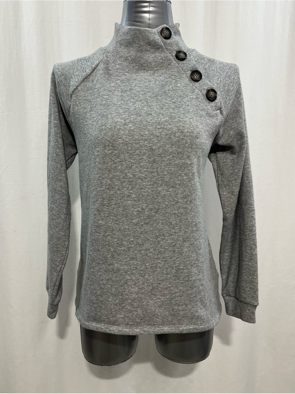 Cable & Gauge Heather Gray Button-Shoulder Turtleneck woman’s Sweater  1735